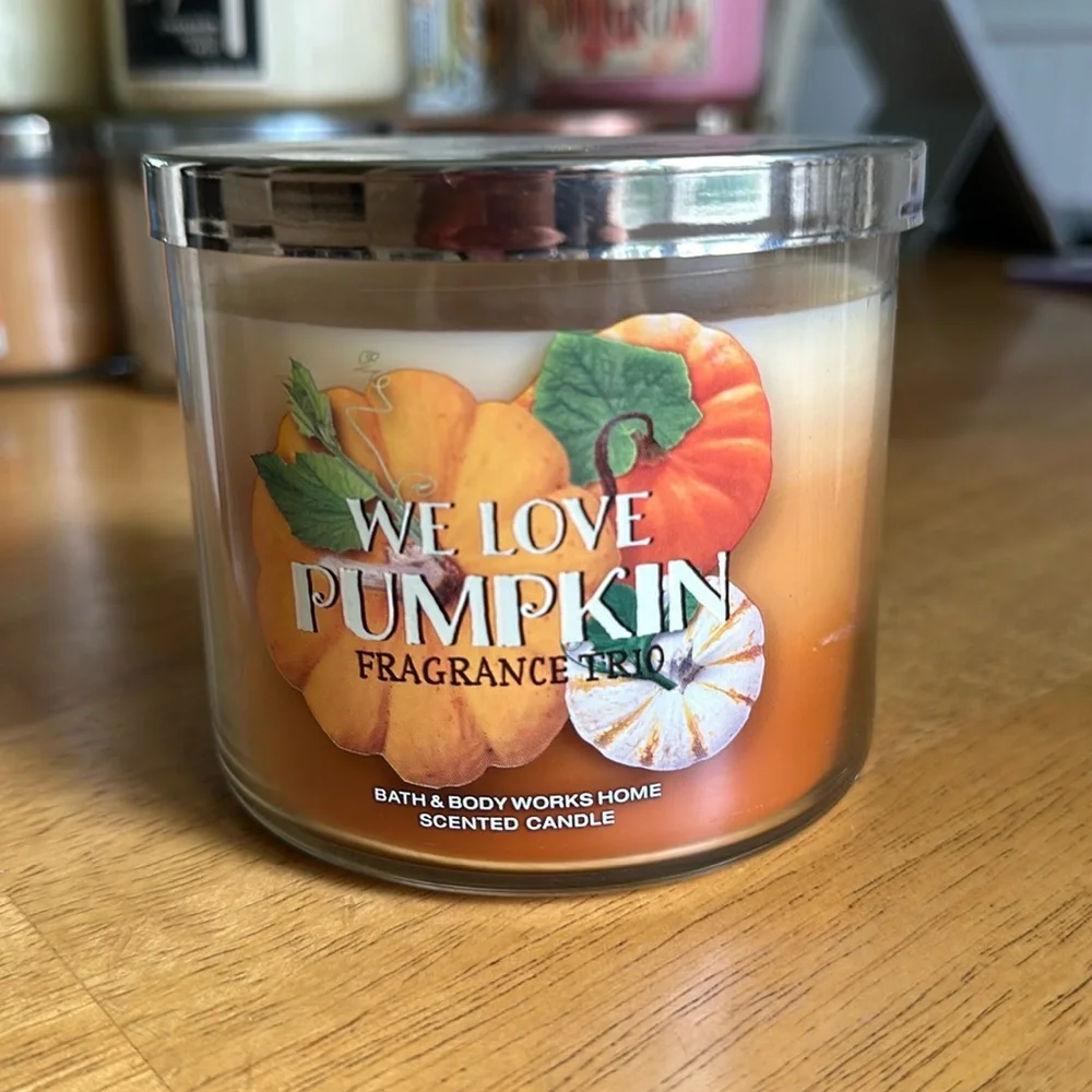 Bath & Bodyworks We Love Pumpkin Trio 3 wick candle - Picture 1 of 3